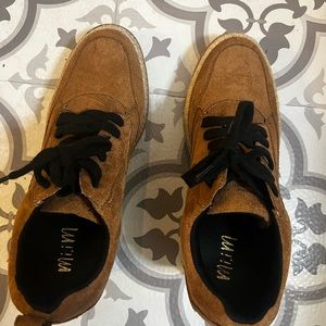 Womens euc 8.5 lace up boots